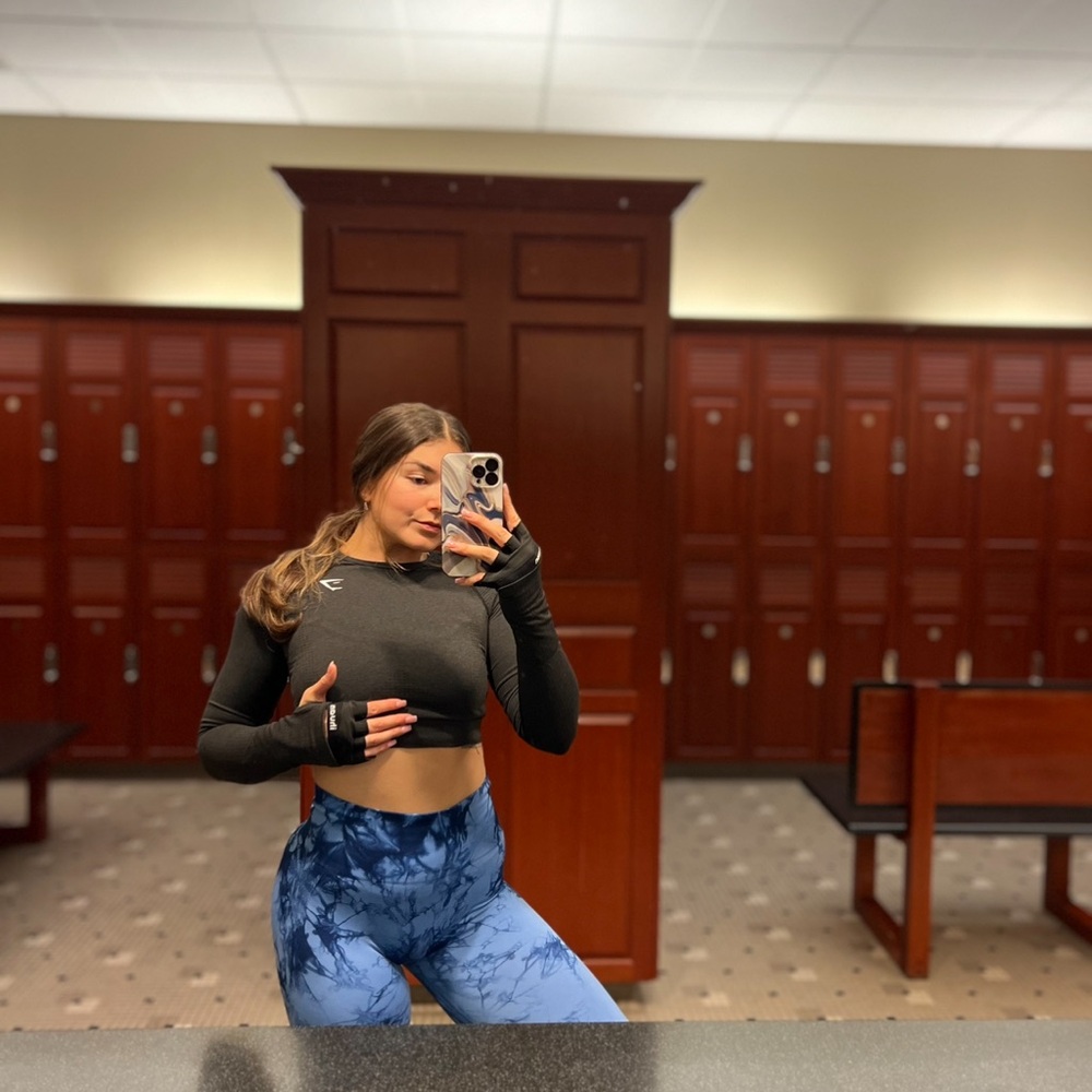 Black GYMSHARK vital long sleeve crop